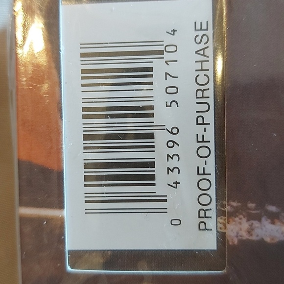 The Crown First Season on DVD - Picture 3 of 3